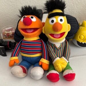 GUND ADORABLE BEET AND ERNIE! Most adorable and perfect!!